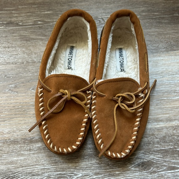 Minnetonka Slippers - Picture 3 of 4